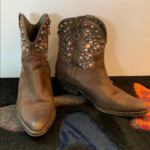 ZiGiny Brown Studded Leather Cowboy Boots Sz. 6